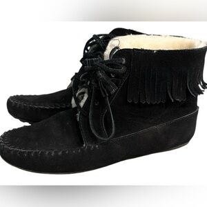Minnetonka Suede Fringe Moccasins Black lace up Boots Women’s size 9